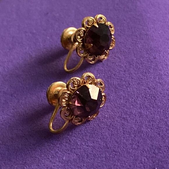 💛 Antique Gold Plated Purple Paste Screwback Earrings - Picture 5 of 5